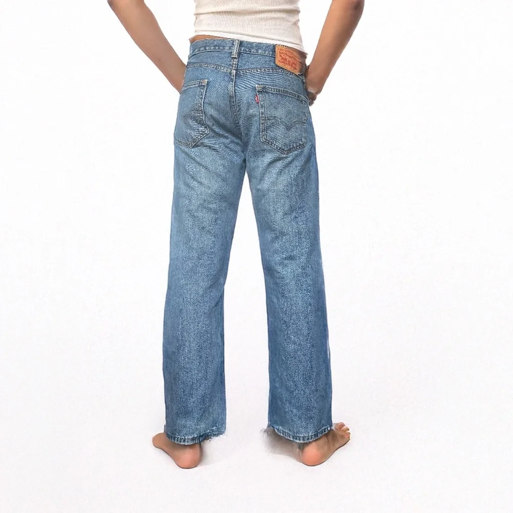 Levi's medium blue wash 505 relaxed fit jeans 32W 30L - Picture 2 of 5